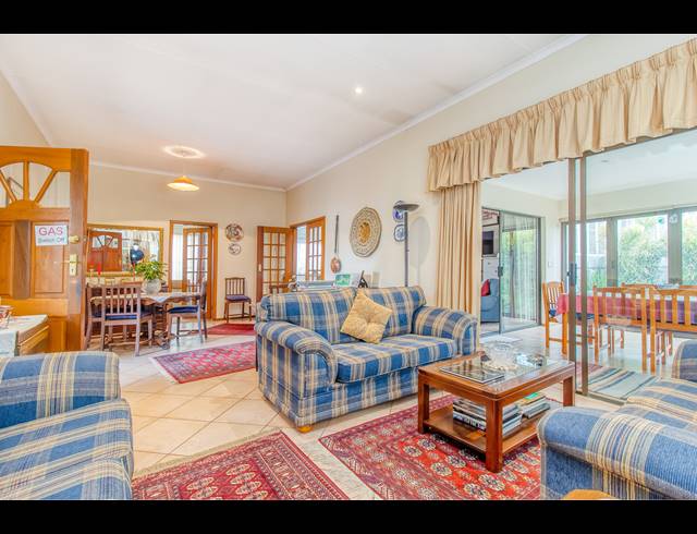 3 BEDROOM FREESTANDING FOR SALE IN KELLAND